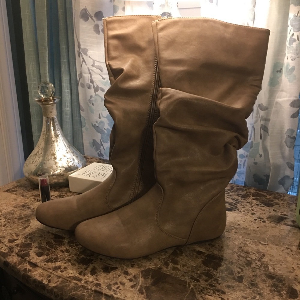 Beige boots